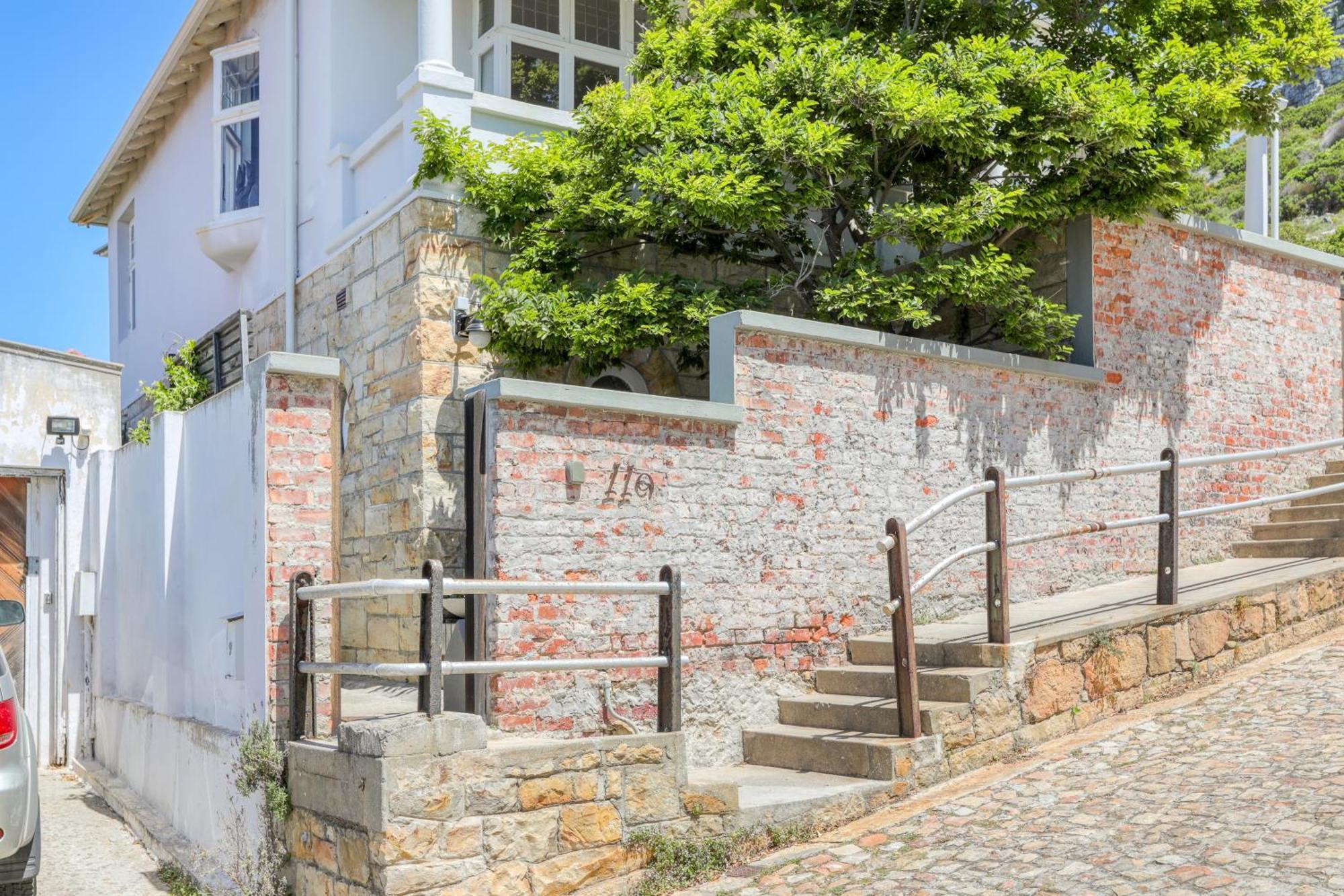 Behr Road Apartment With Sea View Patio Cape Town Exterior photo
