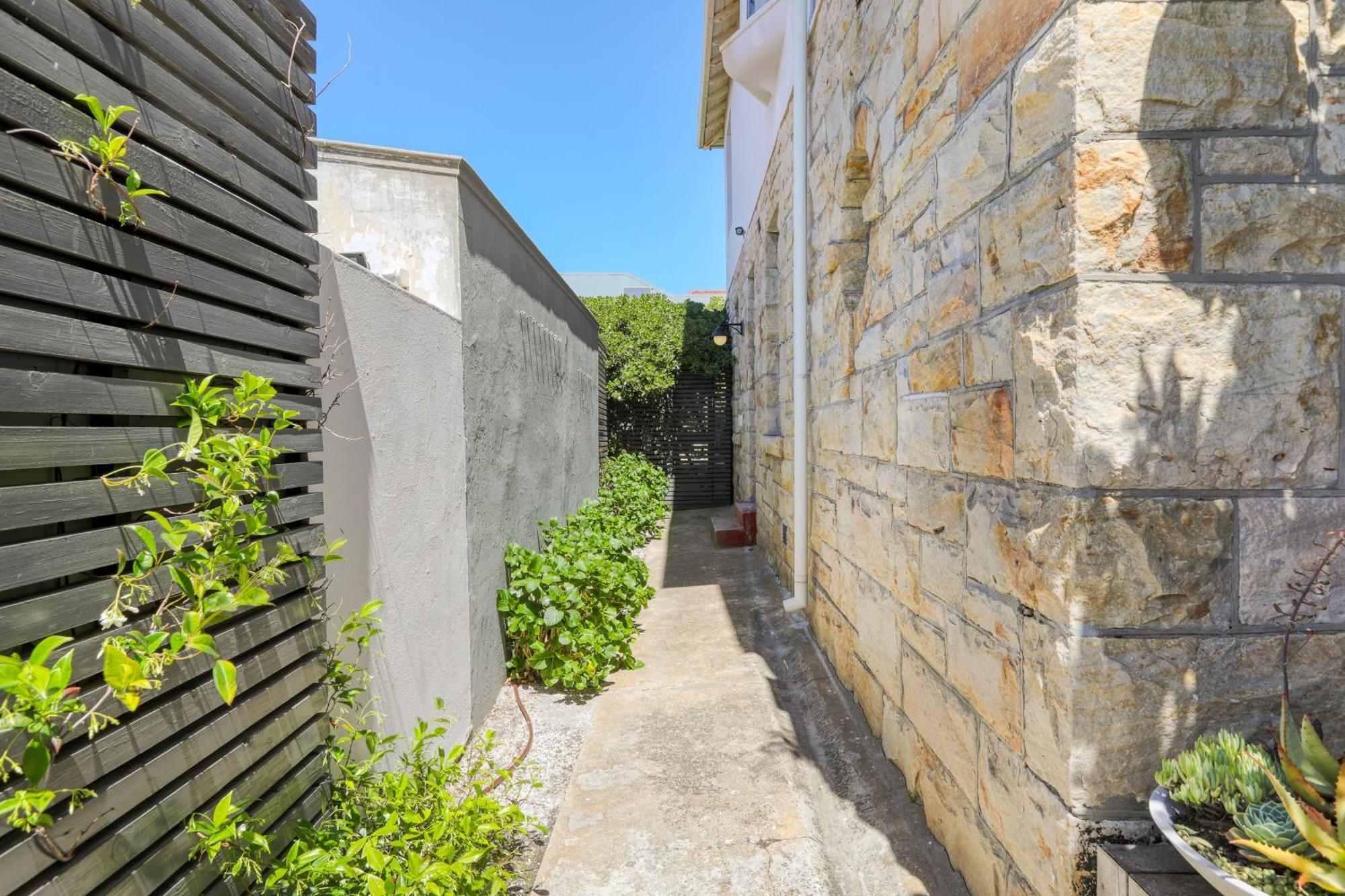 Behr Road Apartment With Sea View Patio Cape Town Exterior photo